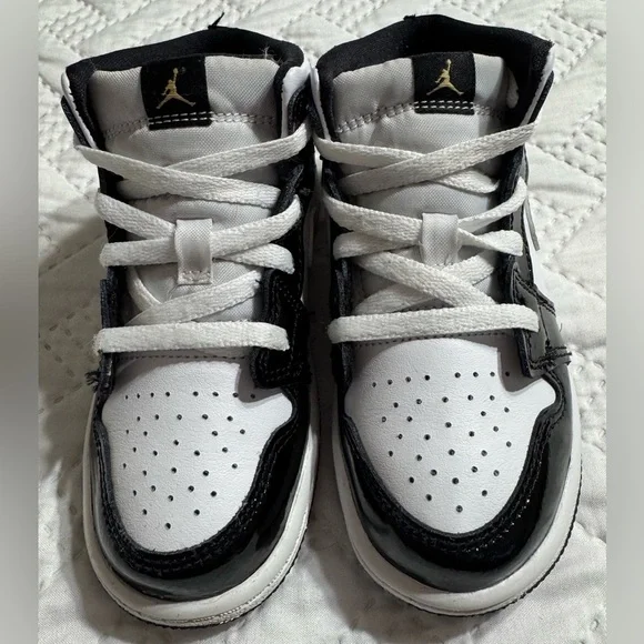 Nike Jordan 1 Kids Black Gold High Top Running Shoes Sneakers US Size 9C - Picture 6 of 9